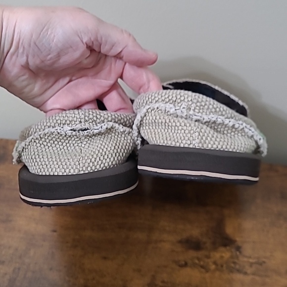 Sanuk Textured Neutral Color Sidewalk Surfers Slip-Ons size 8. main image 8
